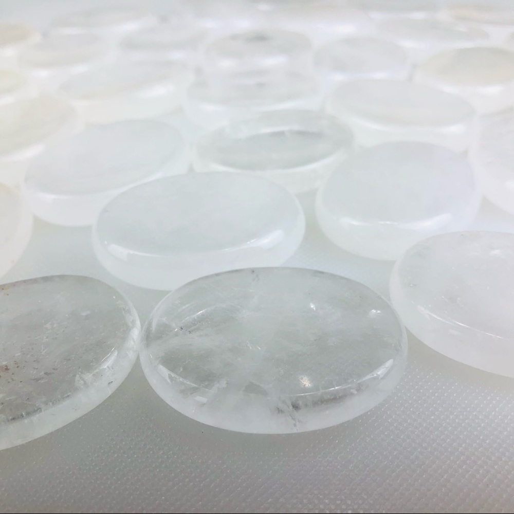 Clear Quartz worry stone palm stone thumb stone oval healing crystal rock - Picture 5 of 10